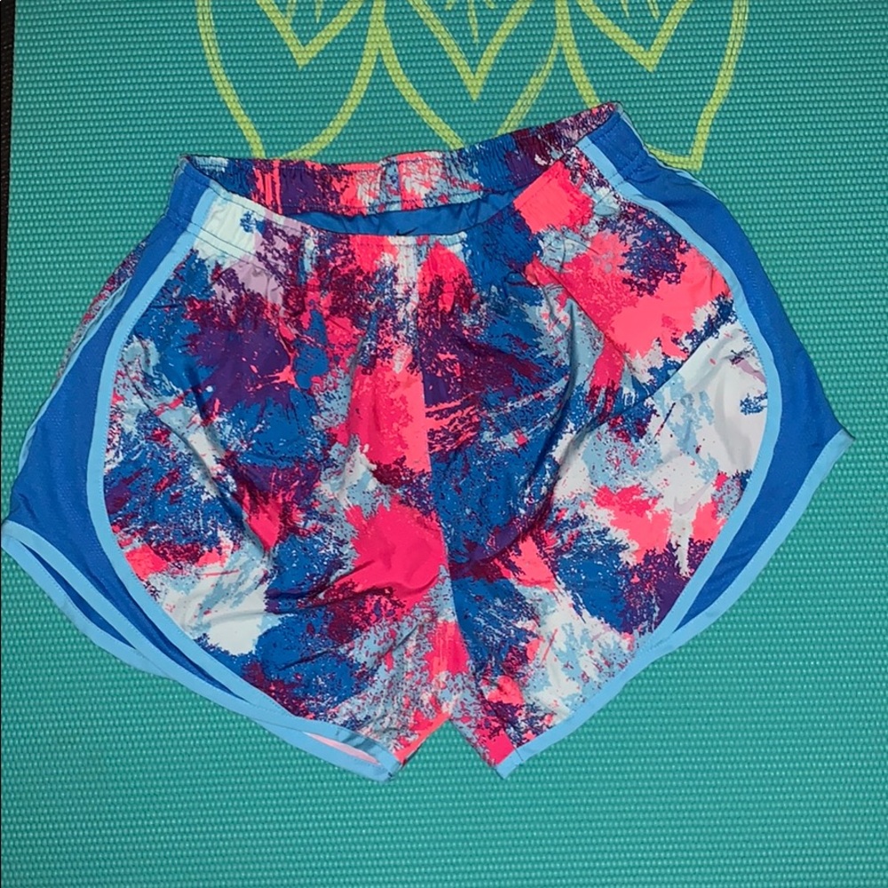 Nike shorts size medium